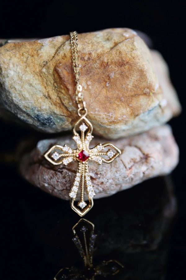 红宝石十字架项链
