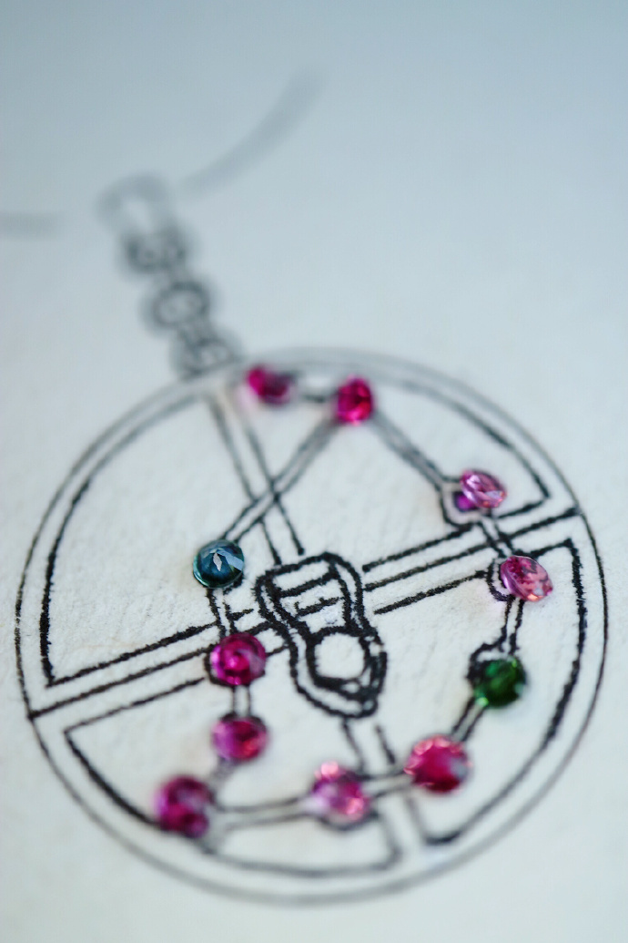 黑钛晶星座“香囊盒”