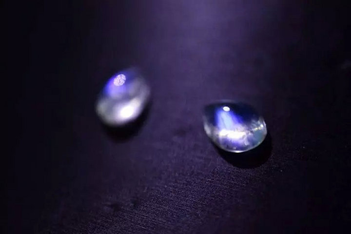 月光石 日光石是什么?日光石(太阳石)和月光石有什么关系?-菩心晶舍