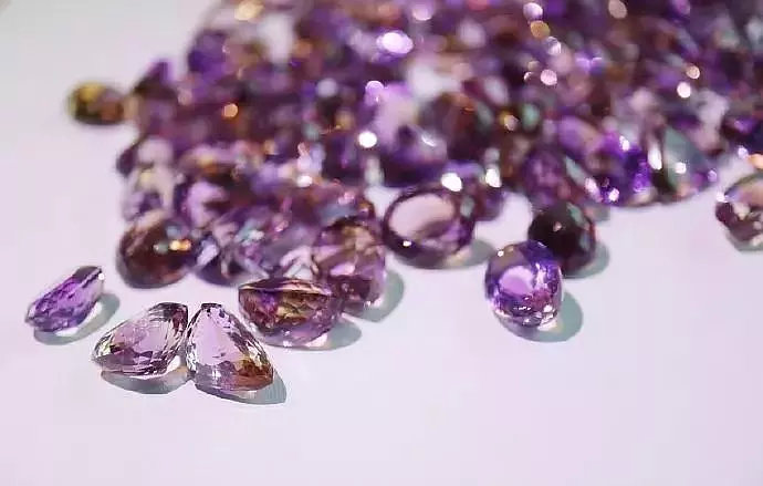紫黄晶有什么功效与作用 为什么那么多人喜欢戴 菩心晶舍