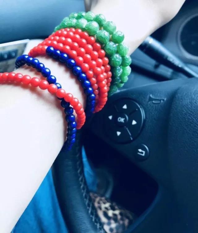 菩心晶舍客户返图-南红玛瑙、青金石、碧玉 新手入坑,水晶应该戴左手还是戴右手?-菩心晶舍