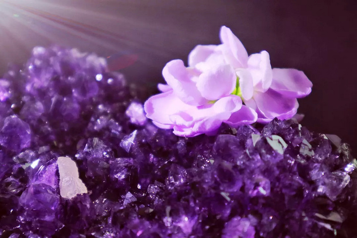 紫晶洞，不只是观赏摆件，不同的摆放有不同的功效和作用-菩心晶舍