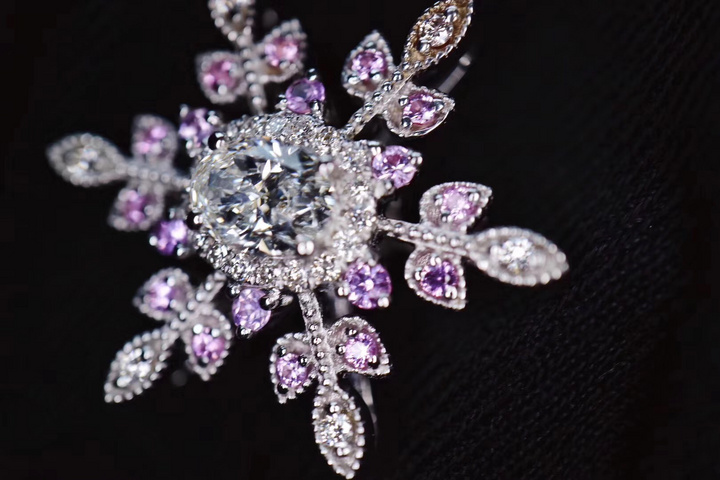 【菩心-钻石客订】50分的钻石也可以成为一枚紫粉的雪花坠-菩心晶舍