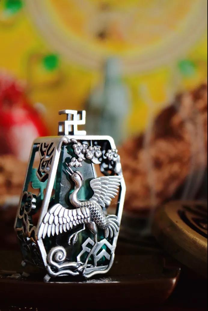 天然萤石定制仙鹤吊坠 关于菩心晶舍卖的晶石真假与你的初心-菩心晶舍