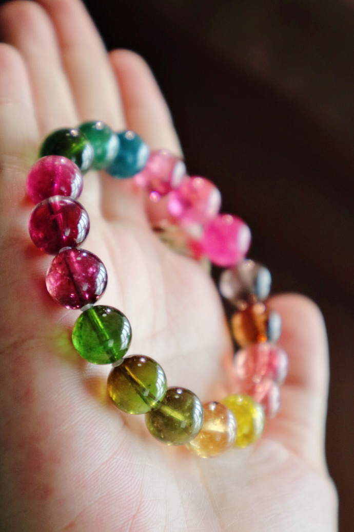 一条彩虹碧玺，直径10mm，看到她，感觉花都开了