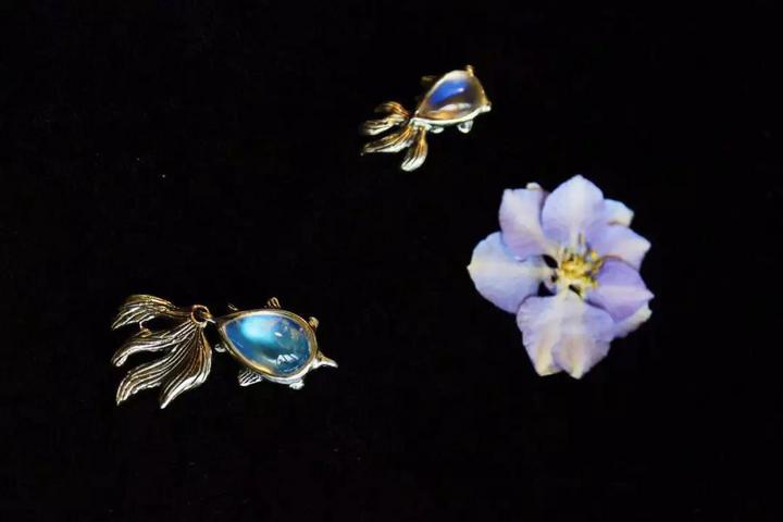 菩心晶舍月光石耳饰