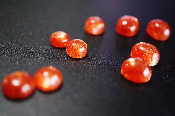 太阳石 日光石是什么?日光石(太阳石)和月光石有什么关系?-菩心晶舍