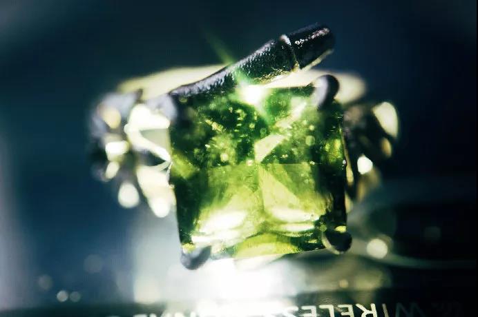 天然捷克陨石戒指 捷克陨石上到底有没有灵体?-菩心晶舍