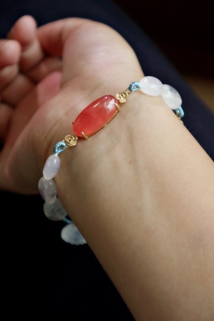 月光石|红纹石-18k祥云 【月光石|红纹石-18k祥云】一条轻奢红纹石搭配月光石(手磨珠)-菩心晶舍