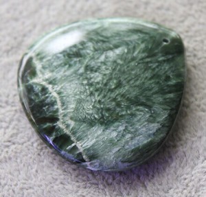 低级晶族最有个性绿龙晶-菩心晶舍