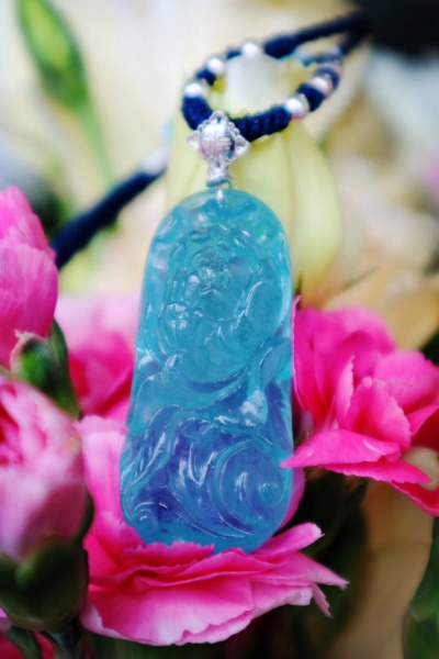 海蓝宝是3月的生辰石，对应人体的喉轮-菩心晶舍