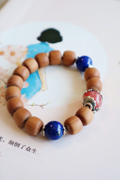 【老山檀|青金石|红纹石】老山檀配上冰种的红纹石和老矿青金石,婉约中散发淡淡古典的香气-菩心晶舍