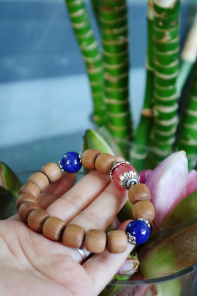 【老山檀|青金石|红纹石】老山檀配上冰种的红纹石和老矿青金石,婉约中散发淡淡古典的香气-菩心晶舍