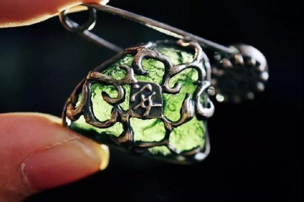 菩心晶舍别针款捷克陨石手工制作全过程,细微处见用心!-菩心晶舍