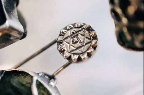 菩心晶舍别针款捷克陨石手工制作全过程,细微处见用心!-菩心晶舍