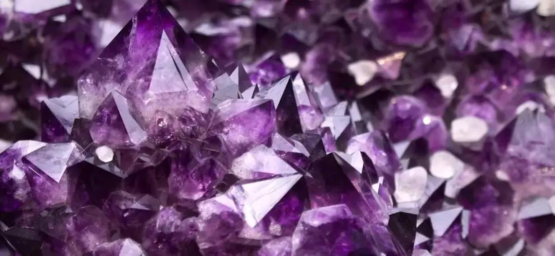 Amethyst 神奇的水晶治疗 摘自《晶石的能量》-菩心晶舍