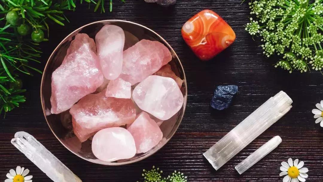 Crystals with Different Colors 神奇的水晶治疗 摘自《晶石的能量》-菩心晶舍
