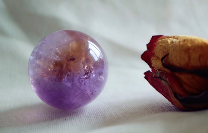【紫黄晶】 两面派的唯美，智慧与财富之石——紫黄晶-菩心晶舍