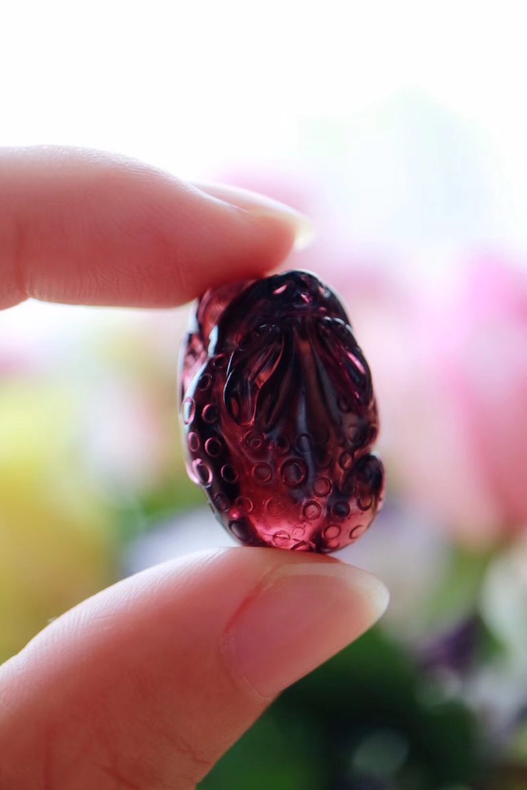 菩心晶舍碧玺 卢比来和红宝石哪个贵?碧玺里面的棉絮越来越多是怎么回事?-菩心晶舍