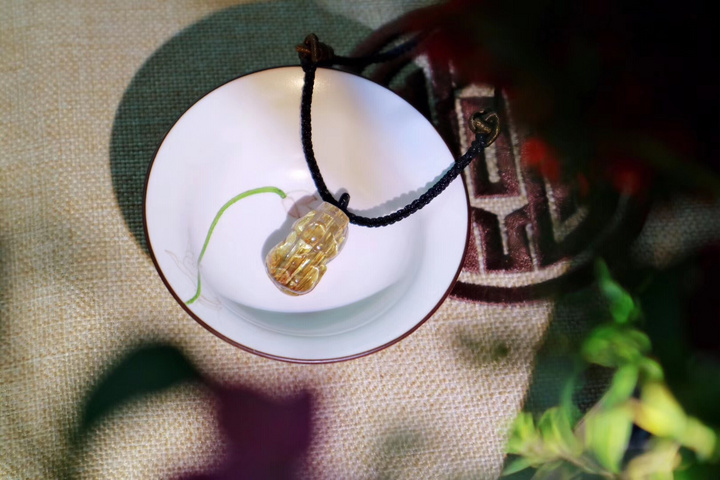 钛晶 钛晶中的黑色东西是发根?钛晶带发根好不好!-菩心晶舍