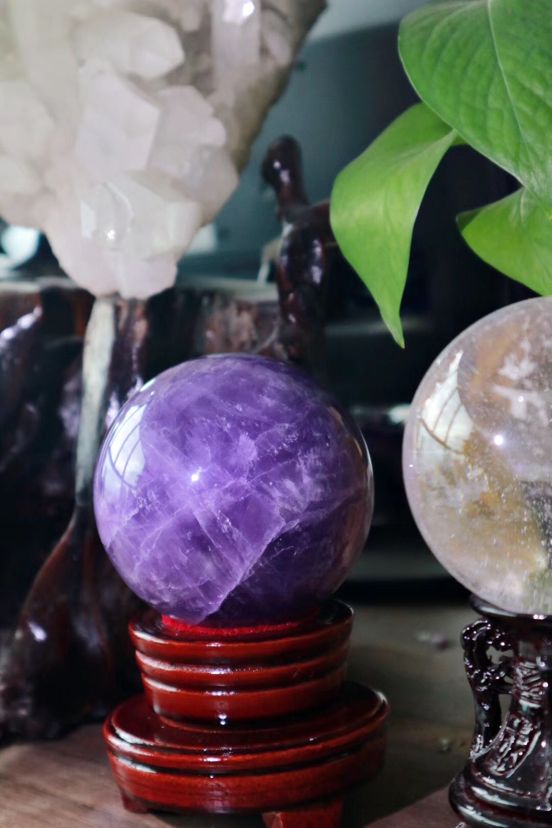 紫水晶球有什么功效和作用 紫水晶球摆哪里可以招财 菩心晶舍