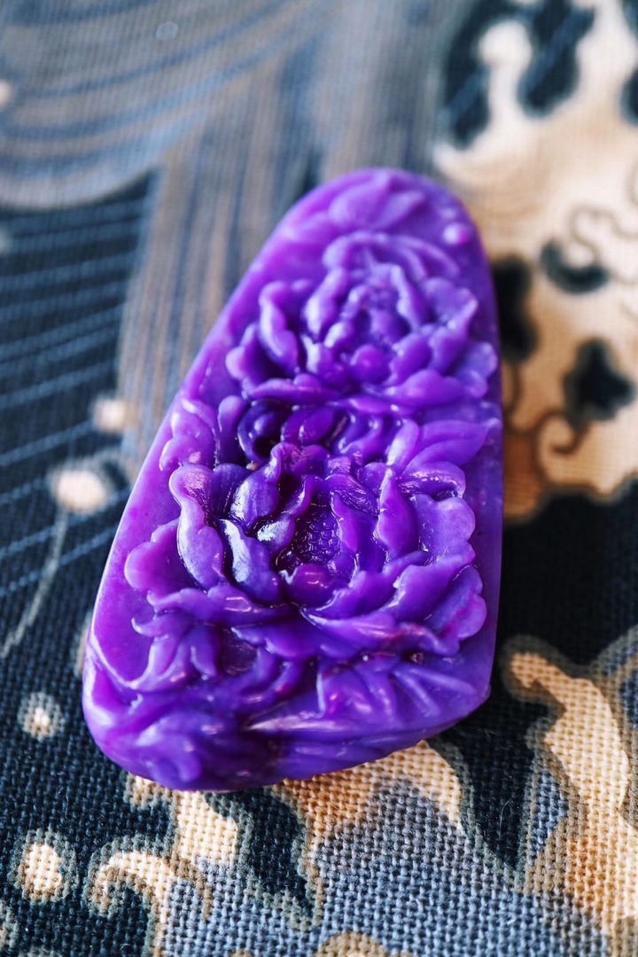 舒俱来 翡翠和舒俱来哪个值得收藏? 舒俱来樱花粉为什么那么贵 ?-菩心晶舍