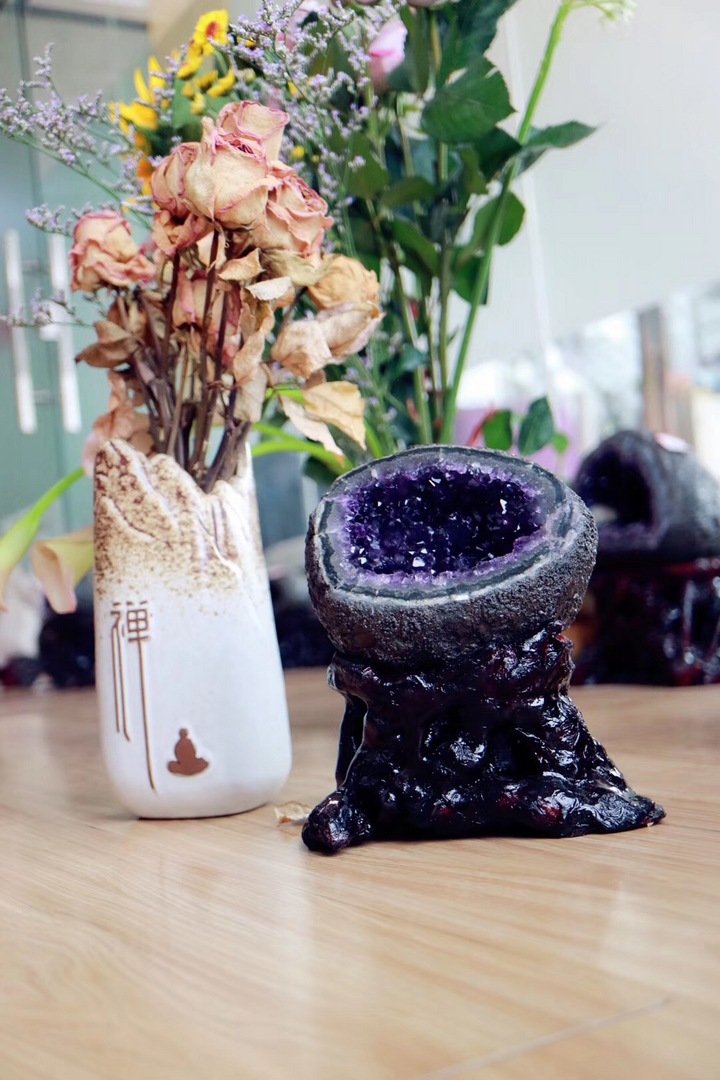 【乌拉​圭​紫晶洞】听说​鲜花💐和紫​晶洞搭​配美​极​啦～～-菩心晶舍