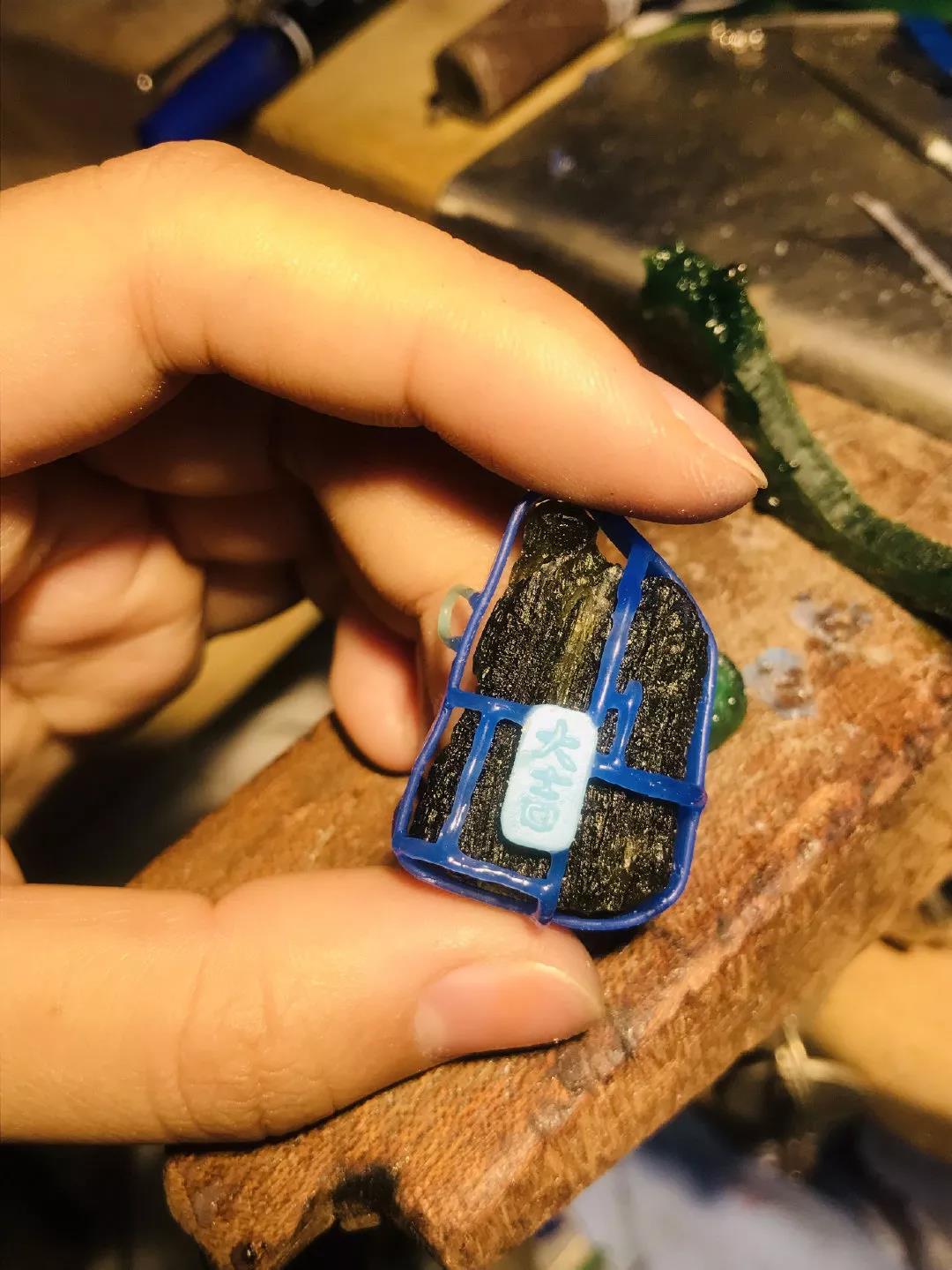 雕蜡过程图2 菩心晶舍别针款捷克陨石手工制作全过程,细微处见用心!-菩心晶舍