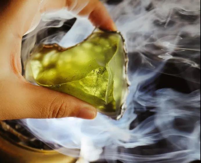 高等级的利比亚陨石摆件 了解神秘的利比亚黄金陨石,看图识别真假利比亚黄金陨石-菩心晶舍