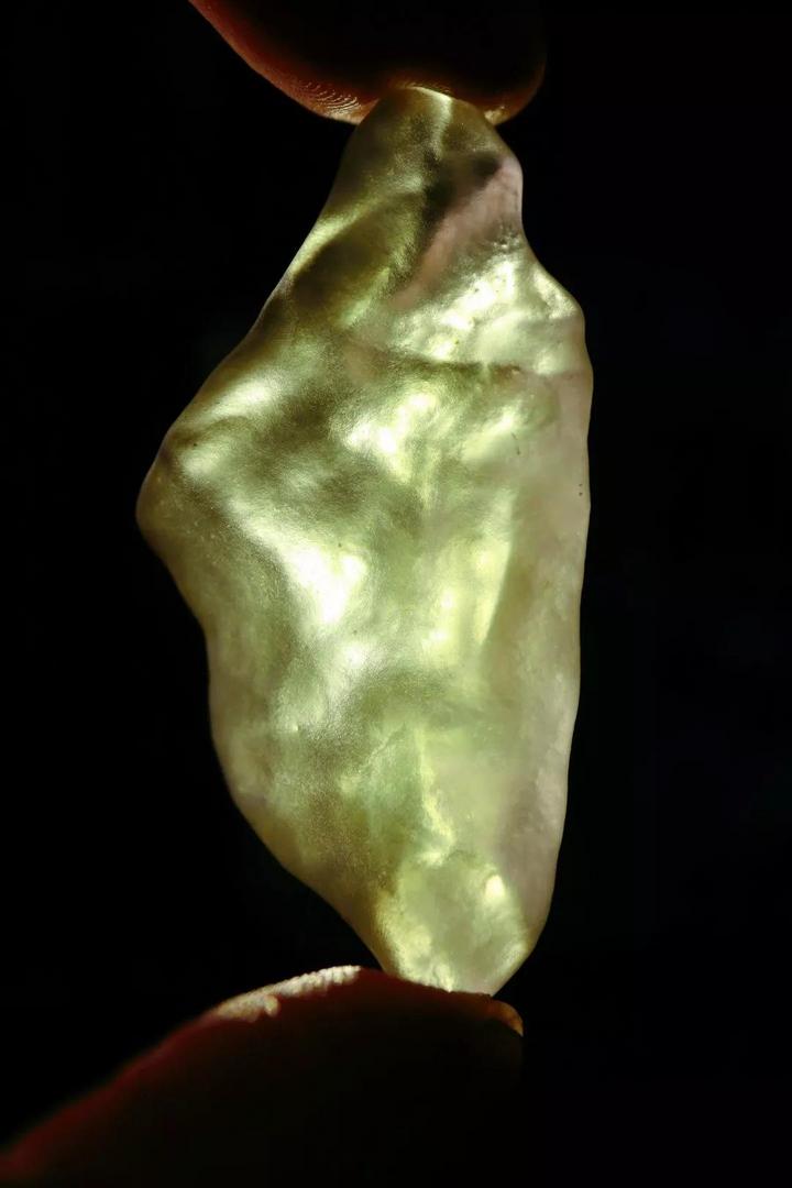 了解神秘的利比亚黄金陨石，看图识别真假利比亚黄金陨石-菩心晶舍
