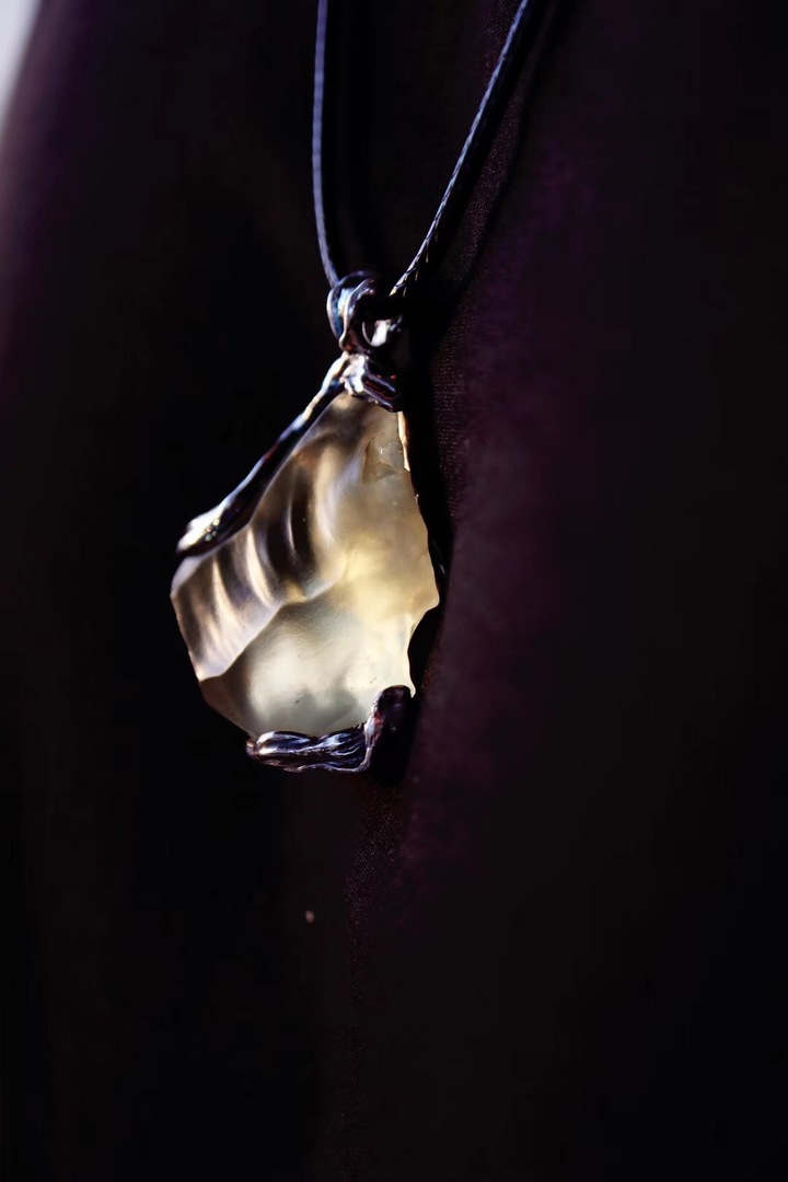 【利比亚黄金陨石&客订】这颗黄金陨石的纹路，散发的就是这调-菩心晶舍