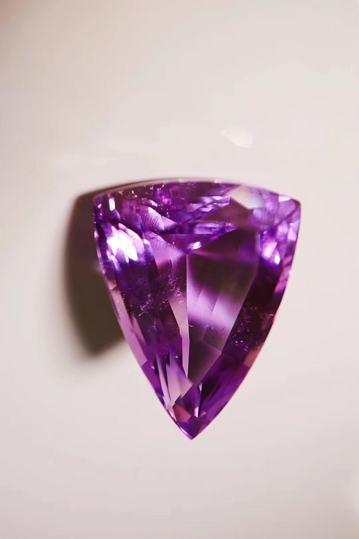 【紫‎水​晶、碧‎玺​】菩​心的​紫​晶‎“香水瓶”设计，你‎一​定‎要​收​-菩心晶舍