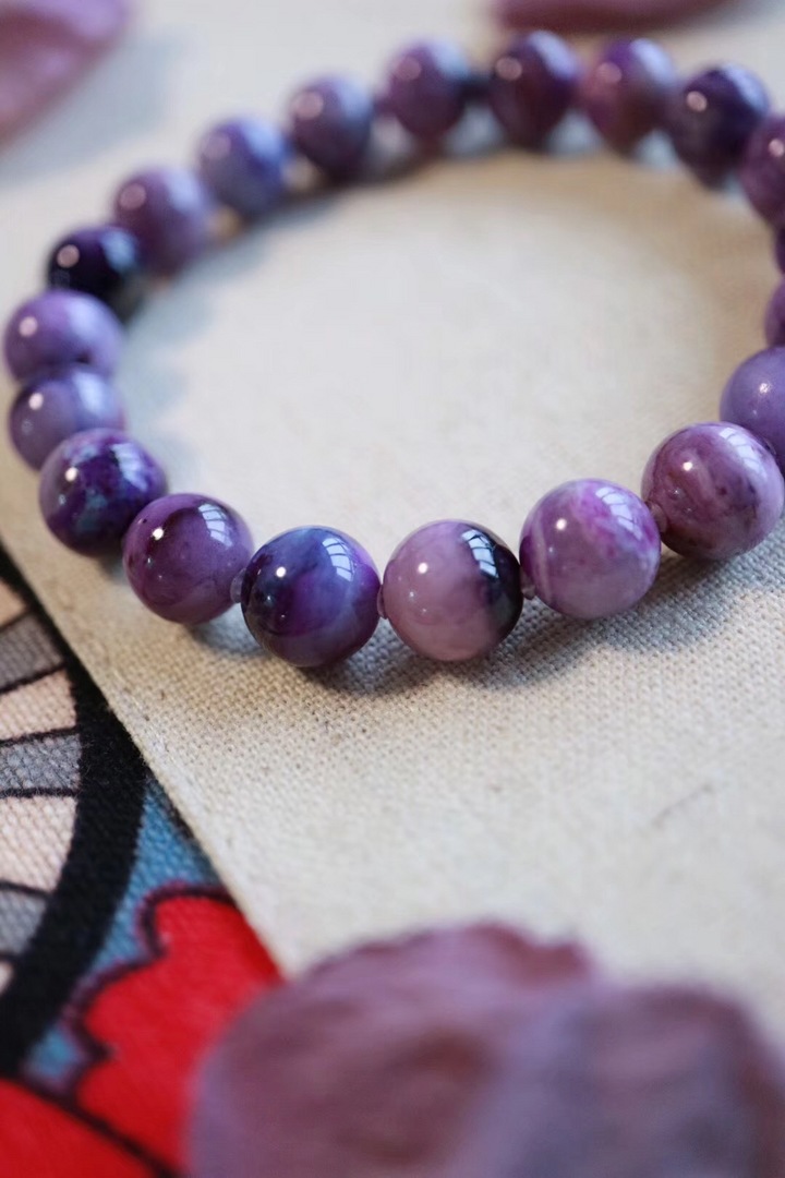 【舒俱来】被​誉为​“千禧之石​”，也是​西历二月​份​的​生辰幸运石-菩心晶舍