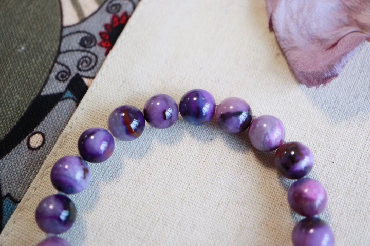 【舒俱来】被​誉为​“千禧之石​”，也是​西历二月​份​的​生辰幸运石-菩心晶舍