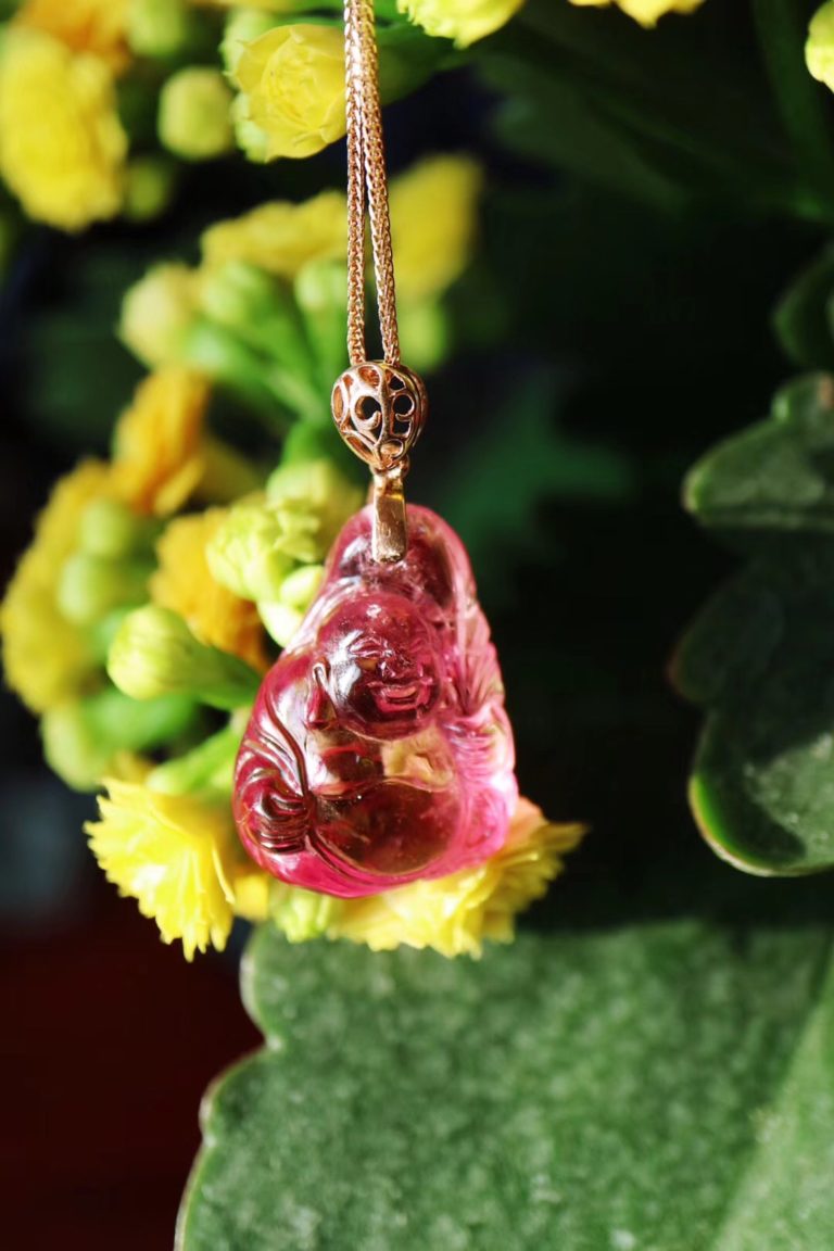 什么颜色的碧玺值钱?绿碧玺的颜色是不是越深越好?-菩心晶舍