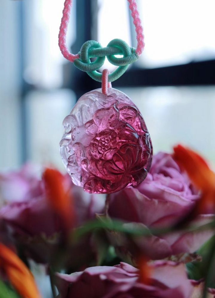 什么颜色的碧玺值钱?绿碧玺的颜色是不是越深越好?-菩心晶舍