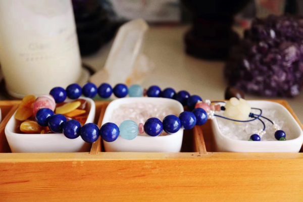 十八子手持怎么配?原来青金石做成十八子手持这么美!-菩心晶舍