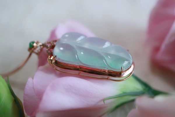 男女佩戴翡翠树叶分别代表什么寓意?-菩心晶舍