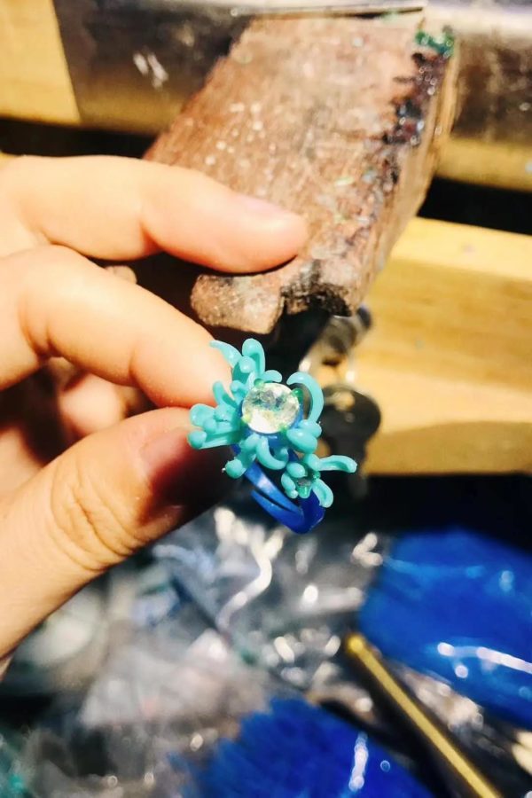 彼岸花的花语是什么?设计款彼岸花碧玺有什么寓意?-菩心晶舍