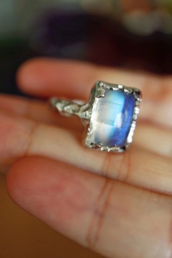 了解一下关于永恒主题“爱”的月光石,如何诠释爱?-菩心晶舍