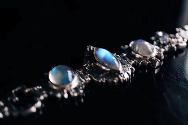 了解月光石重工手链设计来菩心，绝无仅有的珍贵手链-菩心晶舍