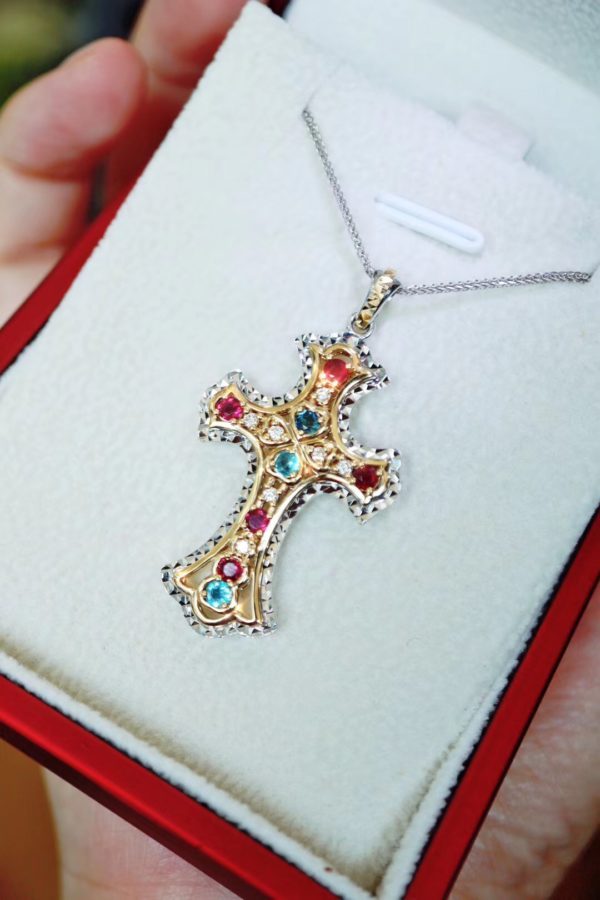 菩心晶舍重金打造碧玺十字架吊坠,时尚小姐姐的标配-菩心晶舍