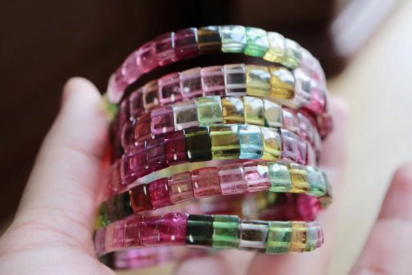 什么人适合佩戴碧玺首饰呢?-菩心晶舍