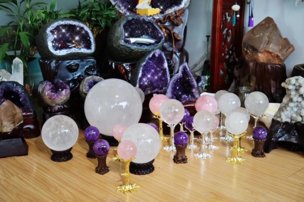 紫晶球、粉晶球、白水晶球都有哪些作用？-菩心晶舍