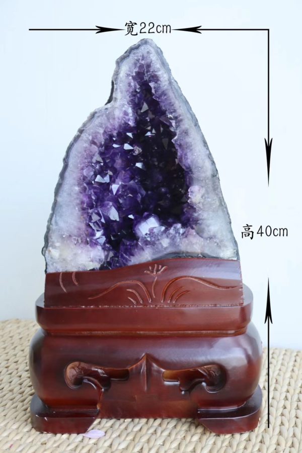 你知道紫晶洞是怎么形成的吗 菩心晶舍