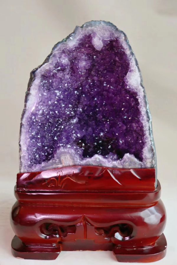 紫晶洞价格为什么如此昂贵 哪里能买到便宜的紫晶洞 菩心晶舍