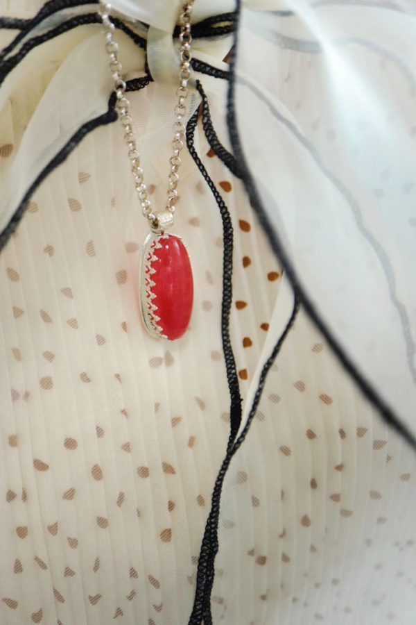 女孩子为什么都喜欢佩戴红纹石?红纹石真的那么神奇吗?-菩心晶舍