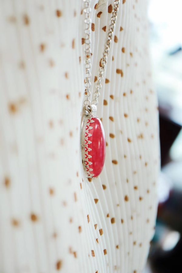 女孩子为什么都喜欢佩戴红纹石?红纹石真的那么神奇吗?-菩心晶舍