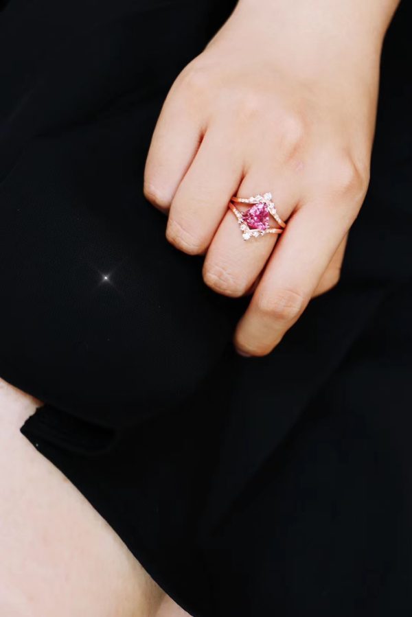 红碧玺贵不贵?红碧玺多少钱一克拉?-菩心晶舍