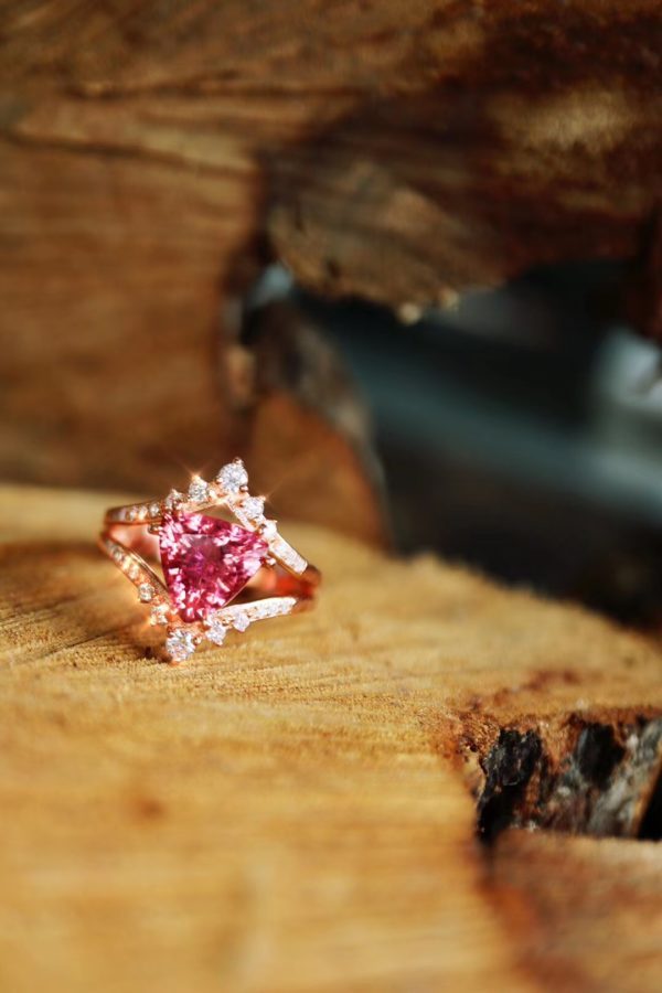 红碧玺贵不贵?红碧玺多少钱一克拉?-菩心晶舍